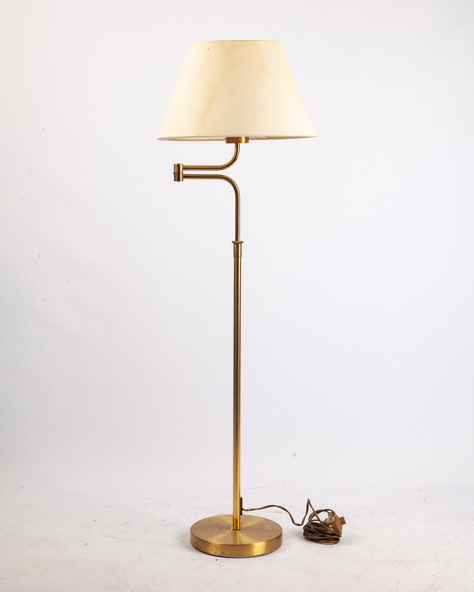 Goldene Stehlampe aus Metall mit Schwenkarm, 1960er