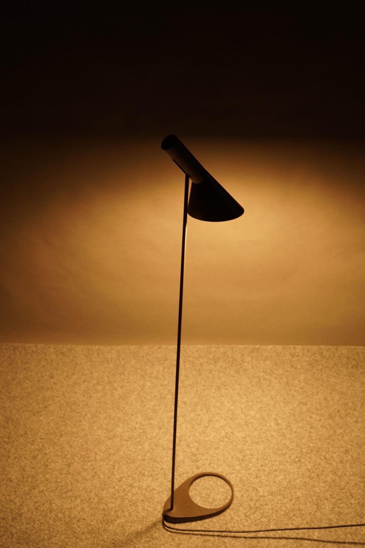 Graue Stehlampe von Arne Jacobsen für Louis Poulsen, 1970er