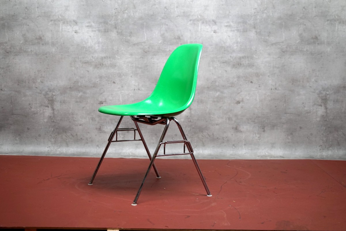 Grüner Vintage Shell Chair aus Fiberglas von Charles & Ray Eames für Herman Miller, 1960er
