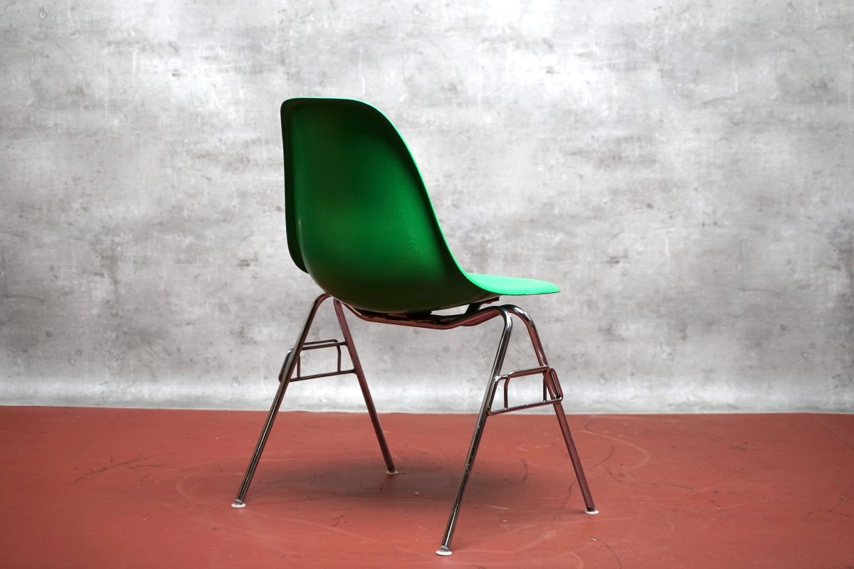 Grüner Vintage Shell Chair aus Fiberglas von Charles & Ray Eames für Herman Miller, 1960er