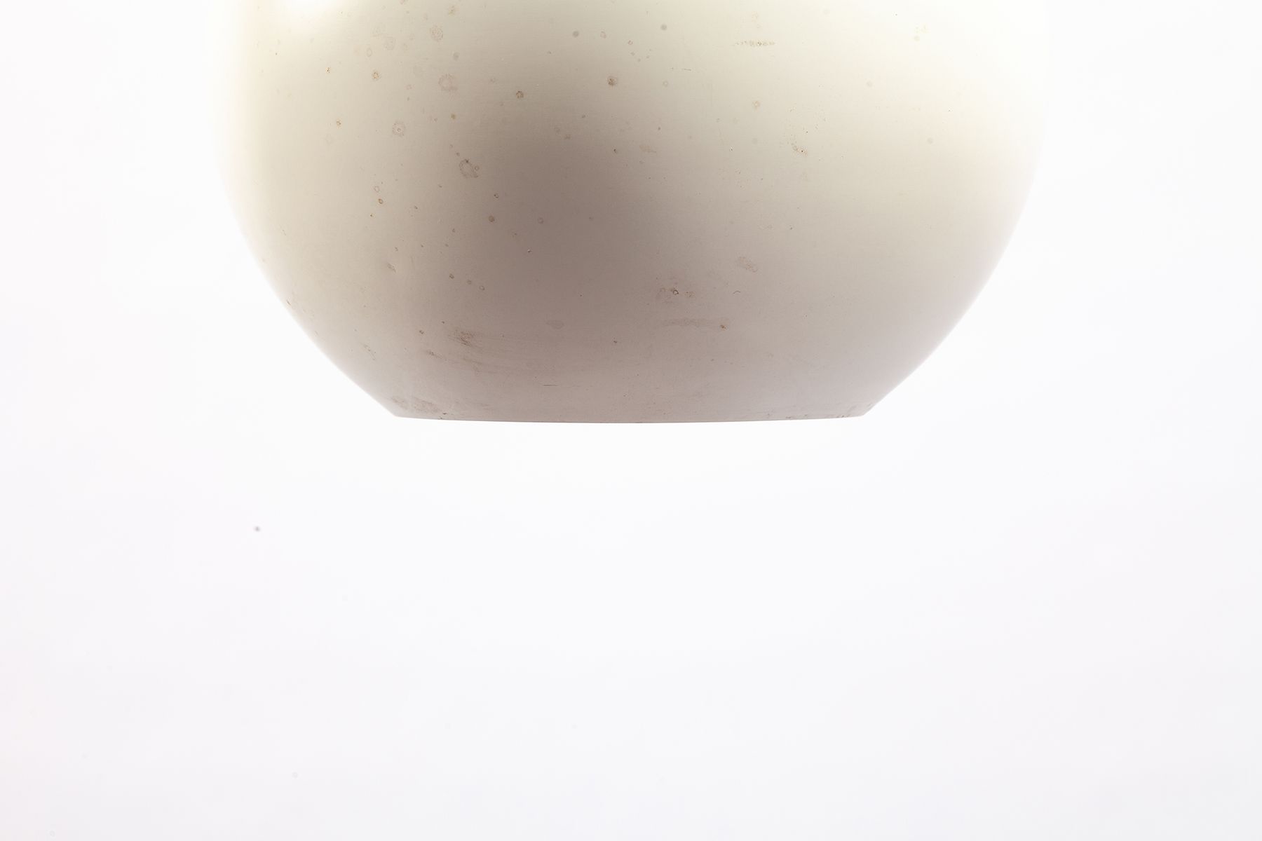 Kugelförmige weiße Hängelampe aus Kunststoff von Staff, 1970er