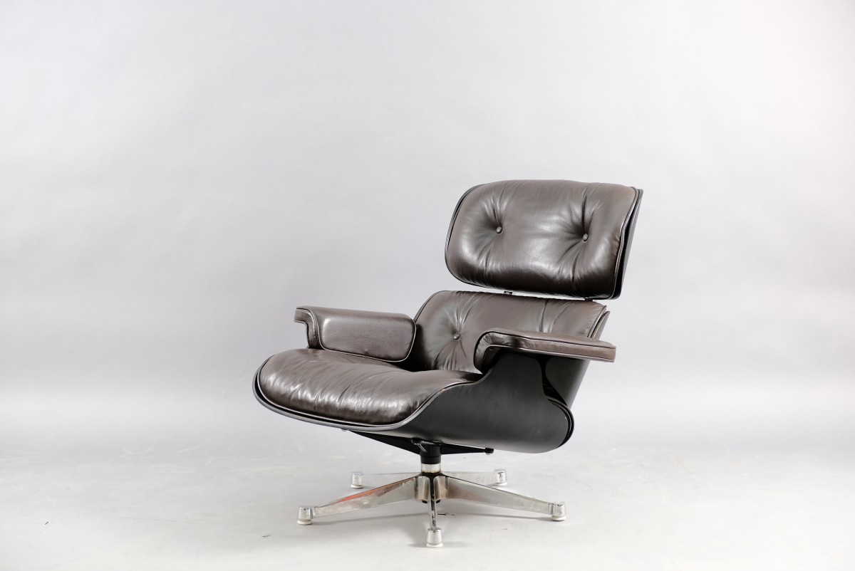 Mid-Century Brown Leather Lounge Chair by Charles & Ray Eames for Vitra