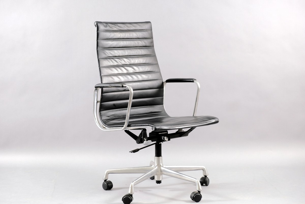 Mid-Century Chrome and Leather Model EA 119 Swivel Chair by Charles & Ray Eames for Vitra