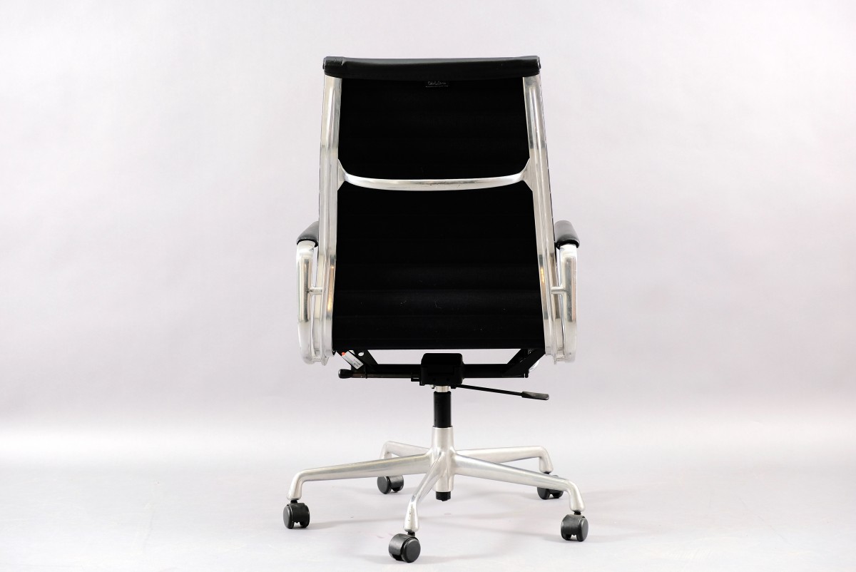 Mid-Century Chrome and Leather Model EA 119 Swivel Chair by Charles & Ray Eames for Vitra