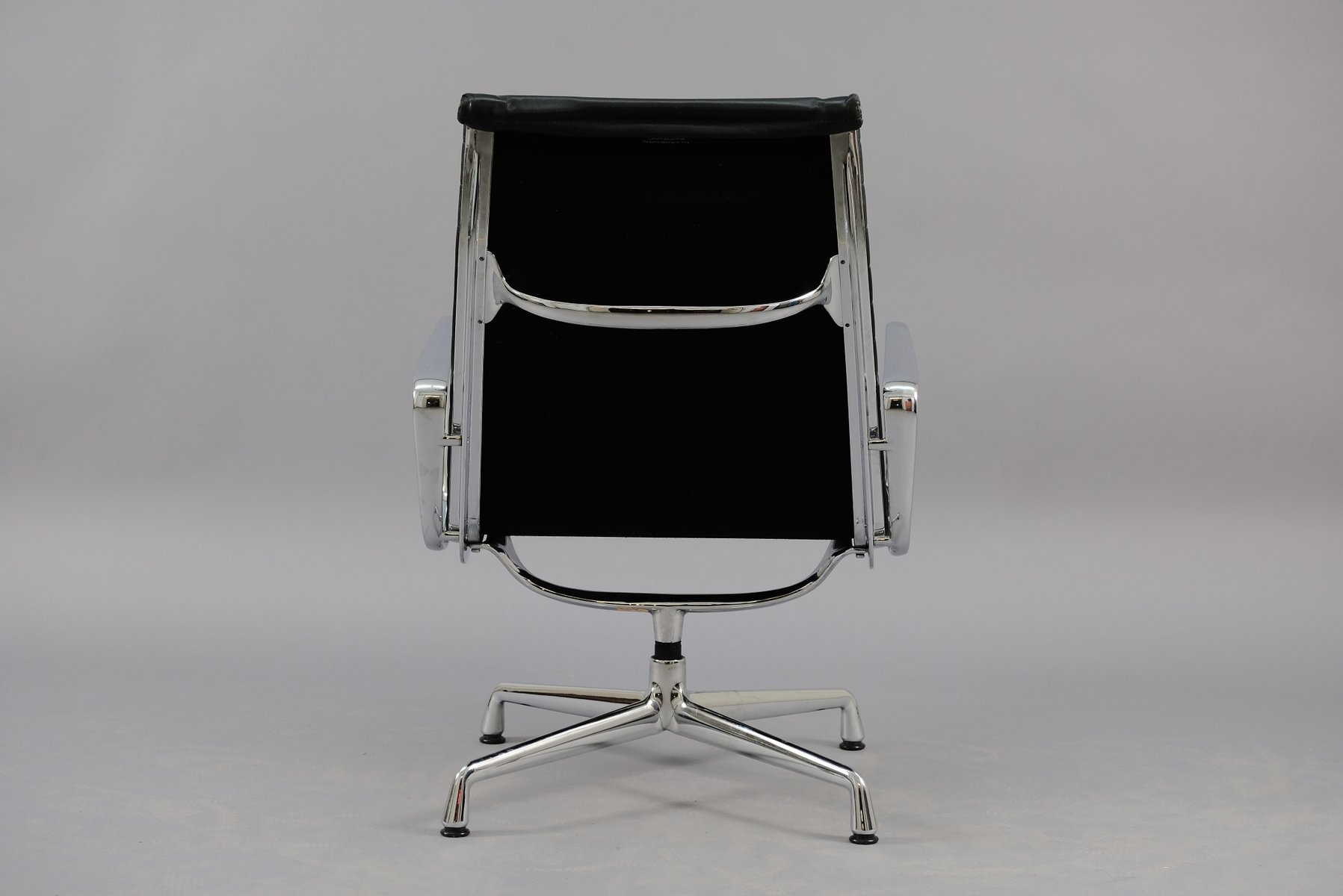 Mid-Century Model EA 116 Lounge Chair by Charles & Ray Eames for Vitra
