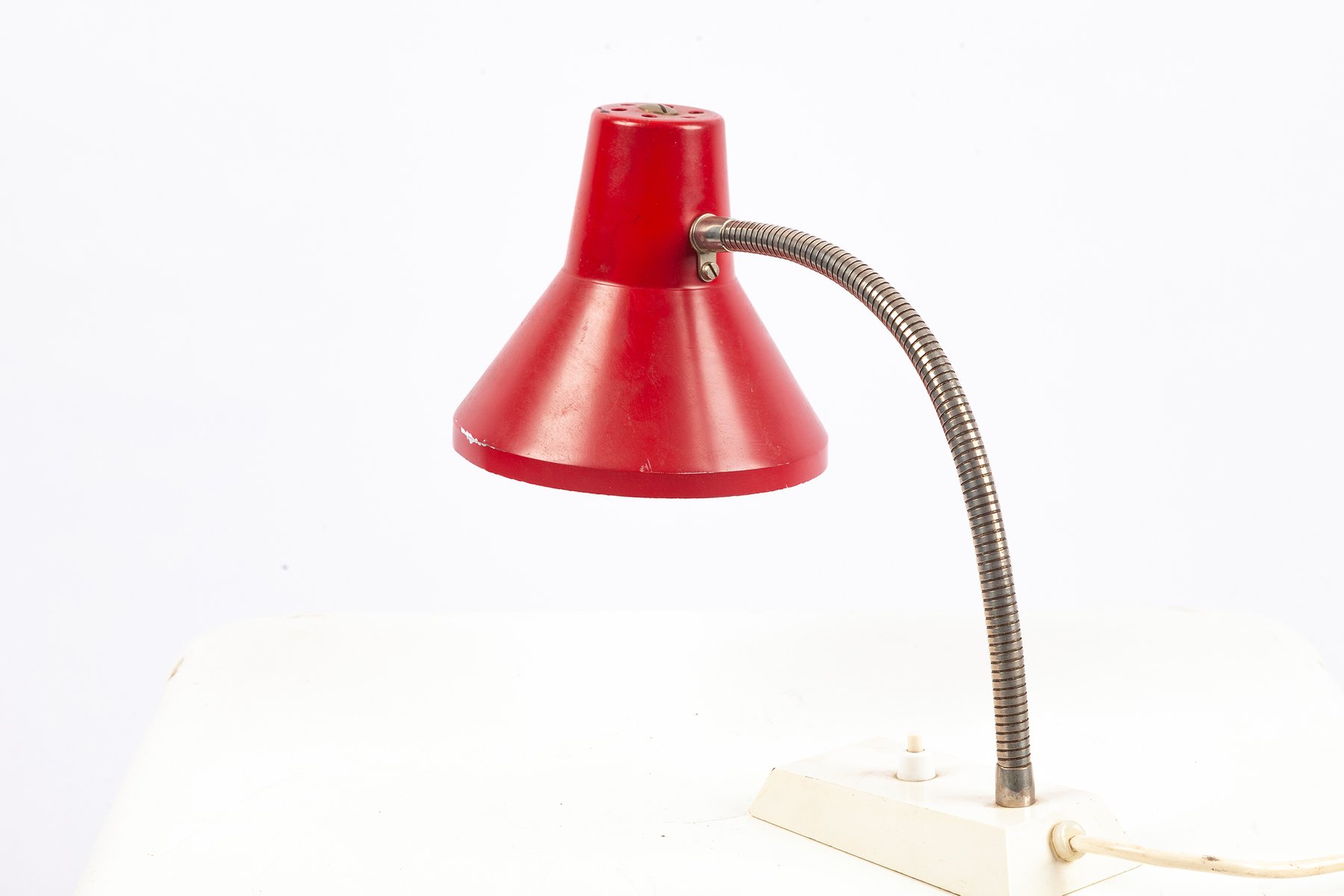 Rote Tischlampe aus Metall, 1950er