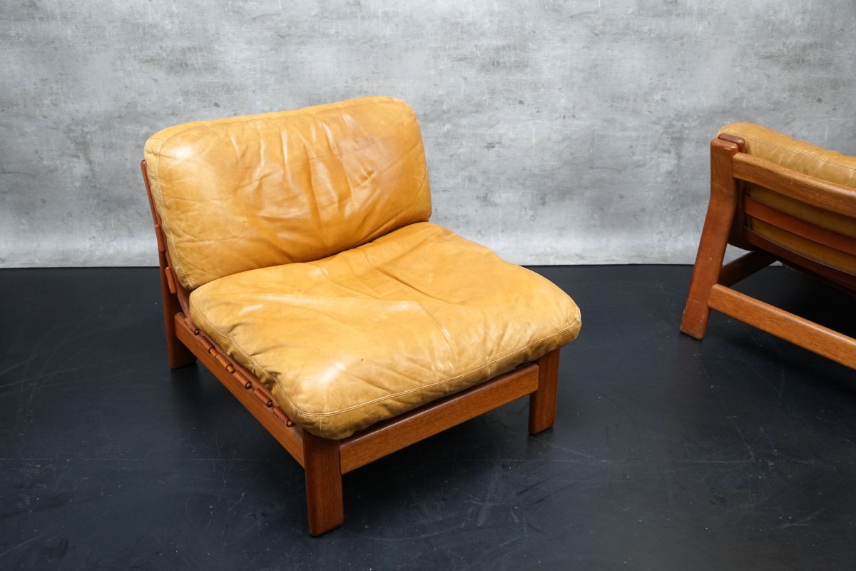 Skandinavische Vintage Teak Sessel aus Cognacfarbenem Leder, 1960er, 2er Set