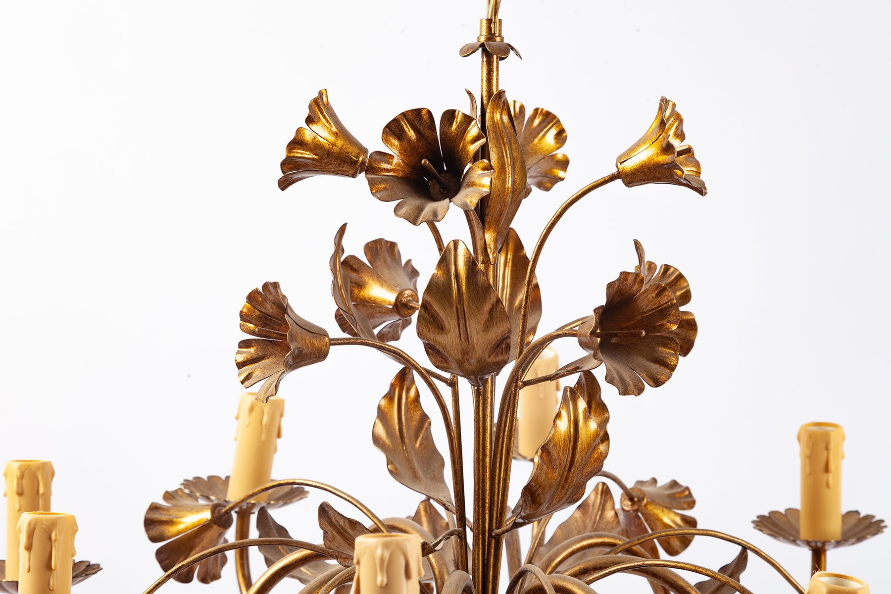 Vergoldete Hängelampe aus Metall in Blumen-Optik, 1970er