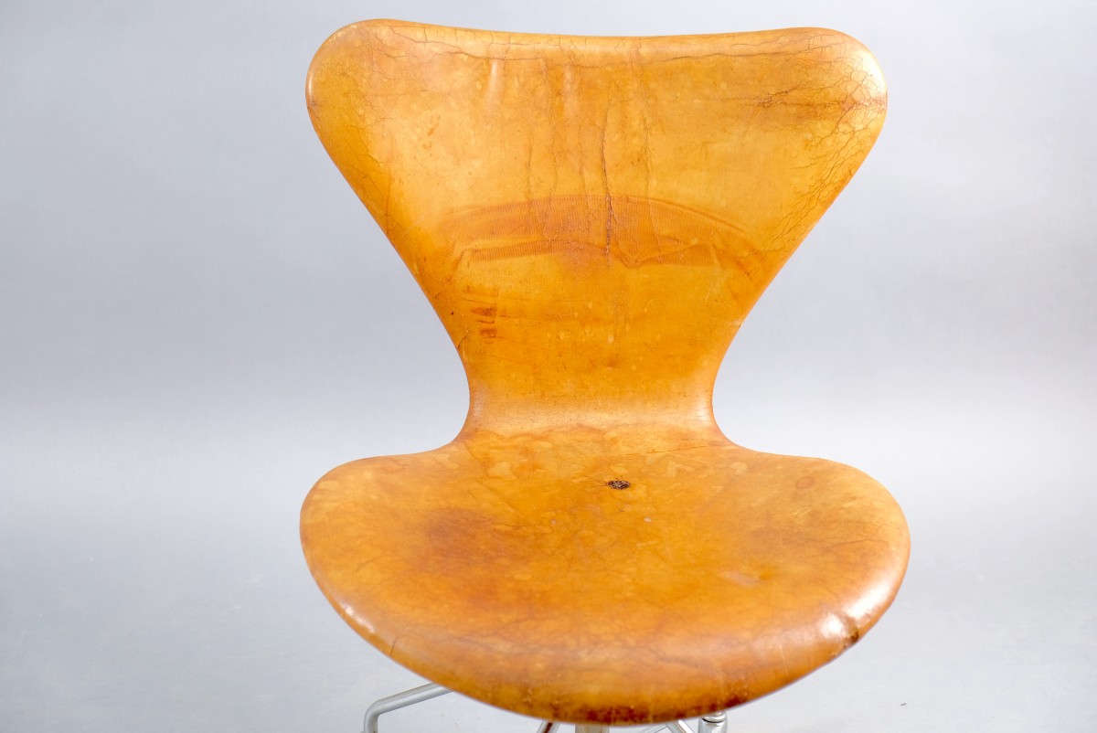 Vintage cognac Leather Office Chair by Arne Jacobsen for Fritz Hansen