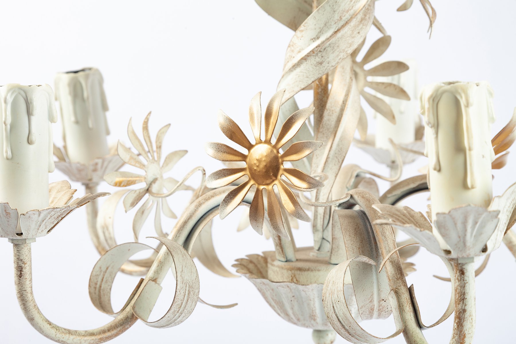 Weiße Hängelampe und Wandleuchte aus Metall in Blumen-Optik, 1970er