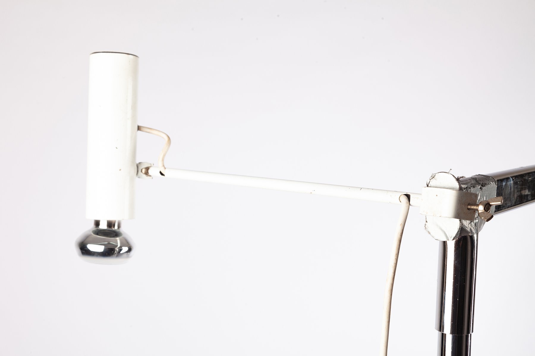Weiße Lampe mit Gelenkarm, 1960er