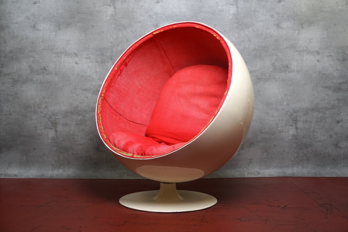 Weißer Vintage Ball Chair mit Aluminiumfuß zugeschrieben von Eero Aarnio, 1970er
