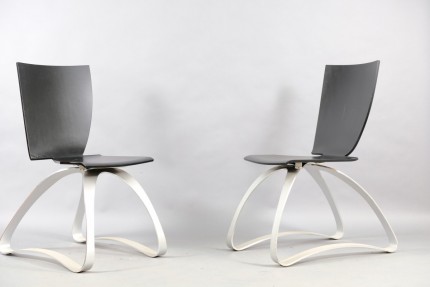 Asymetrische Stühle von Wilde + Spieth, 2er-Set