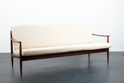 Mid-Century Lounge Sofa aus Schafsfell von Carl Straub für Goldfeder