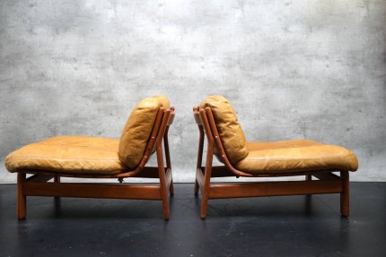 Skandinavische Vintage Teak Sessel aus Cognacfarbenem Leder, 1960er, 2er Set